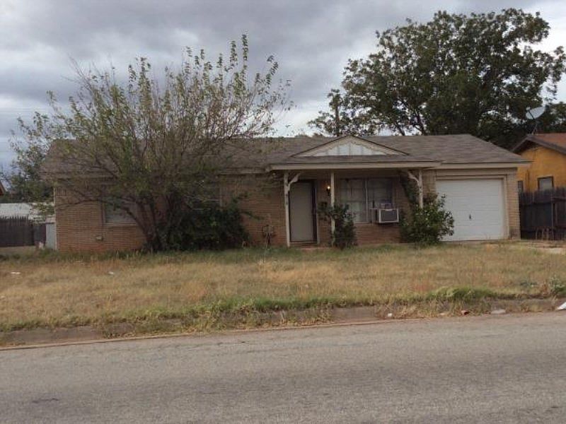 1st image of 910 S Jefferson Dr