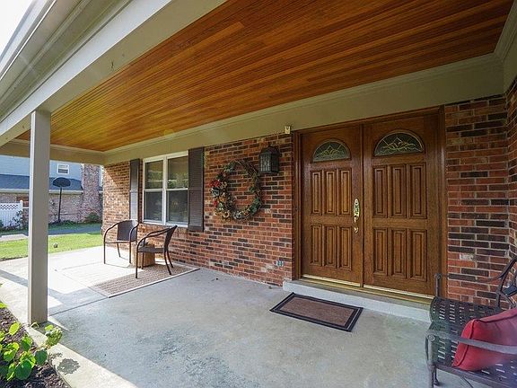 3rd image of 495 Wesley Dr