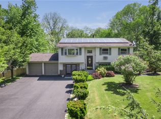 2 Van Wyck Ct, Hopewell Junction, NY 12533