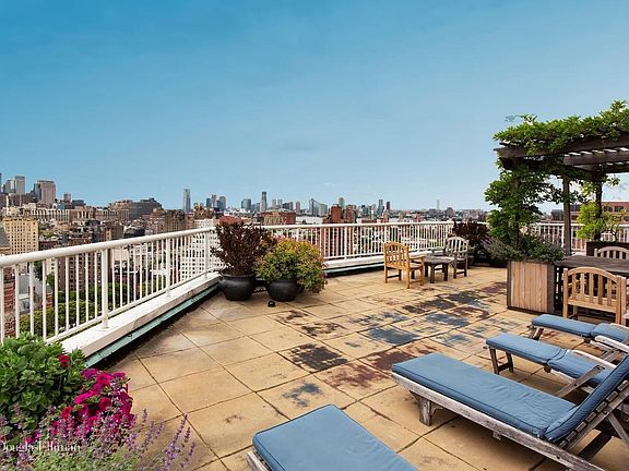 5th image of 101 W 12th St APT 12Y