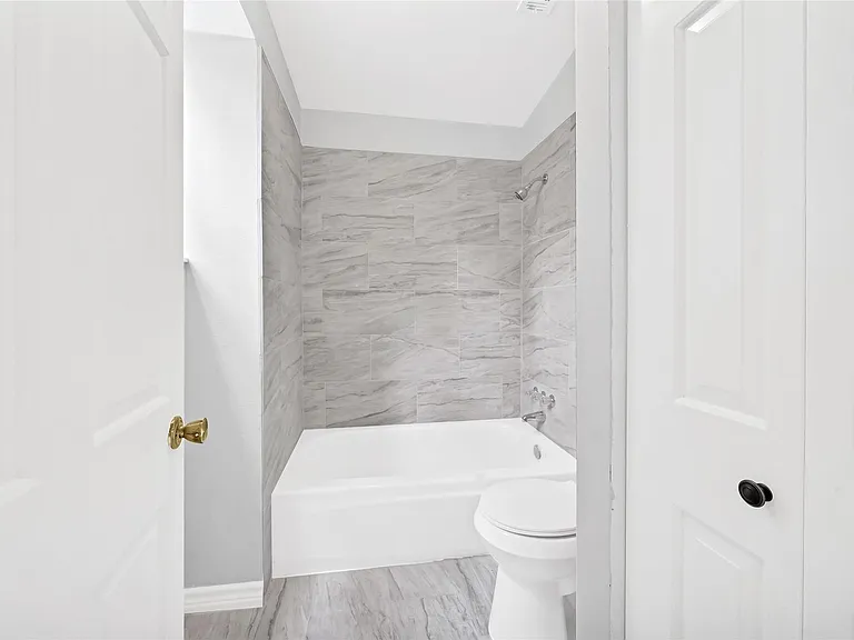 18035 Rolling Creek Dr — Photo 15
