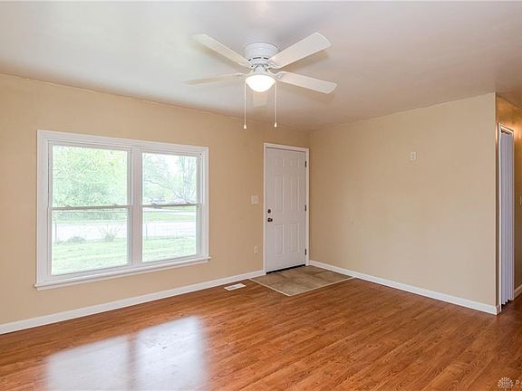 5th image of 285 Park St