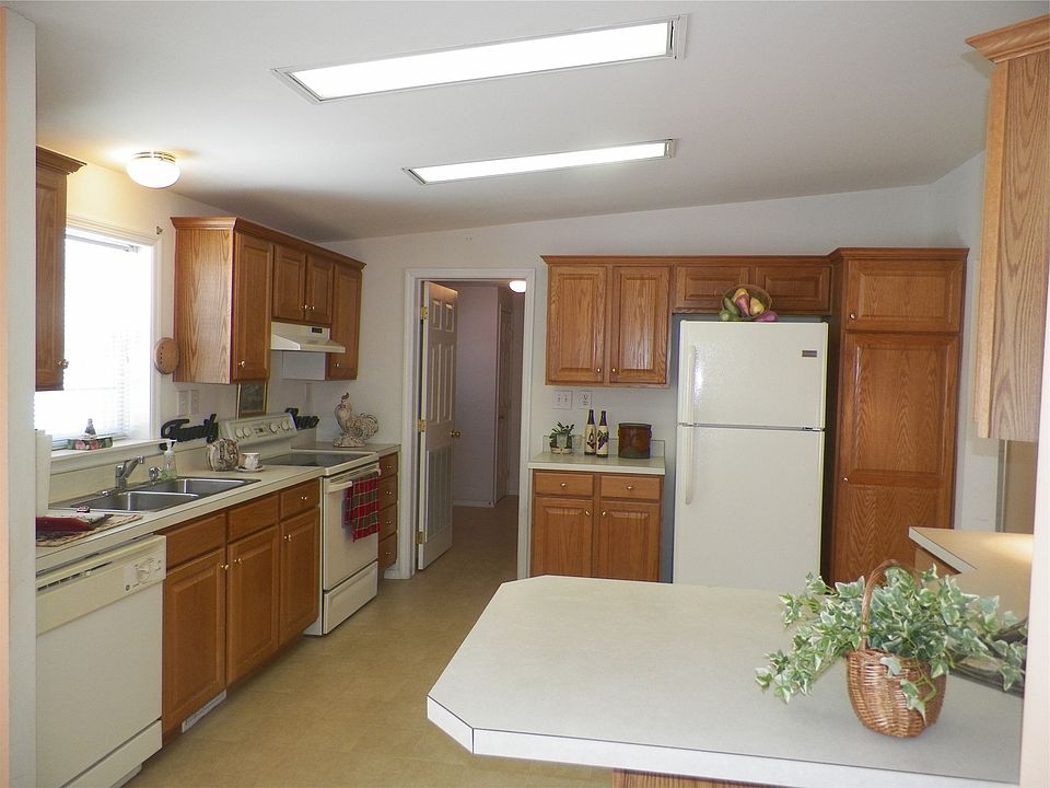 2nd image of 2049 Highland Ct