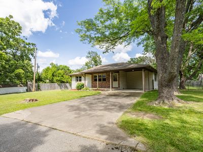 804 N Canton Avenue, Bolivar, MO, 65613