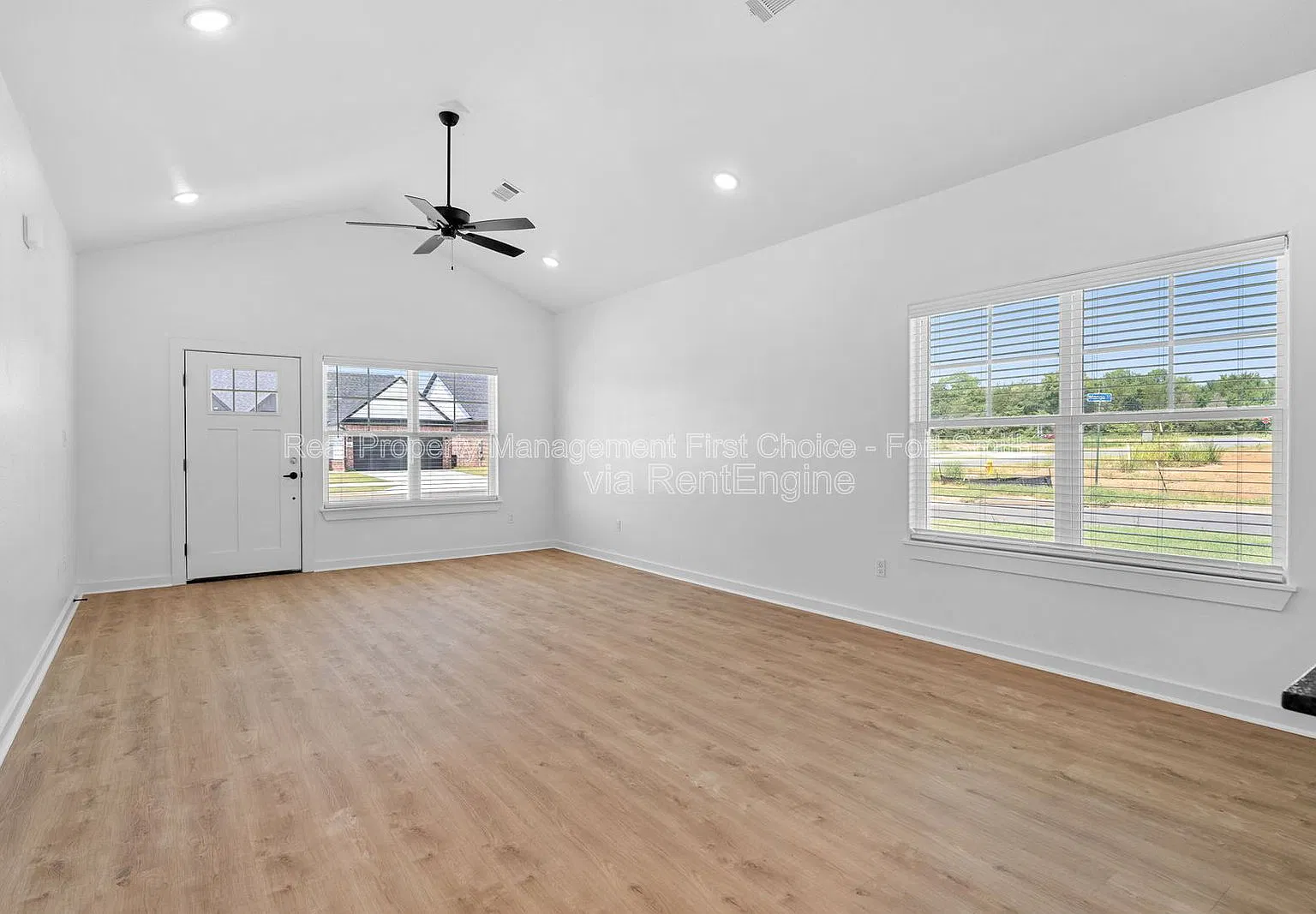3 bed, 2.0 bath, 1470 sqft, $1,600 — Photo 2