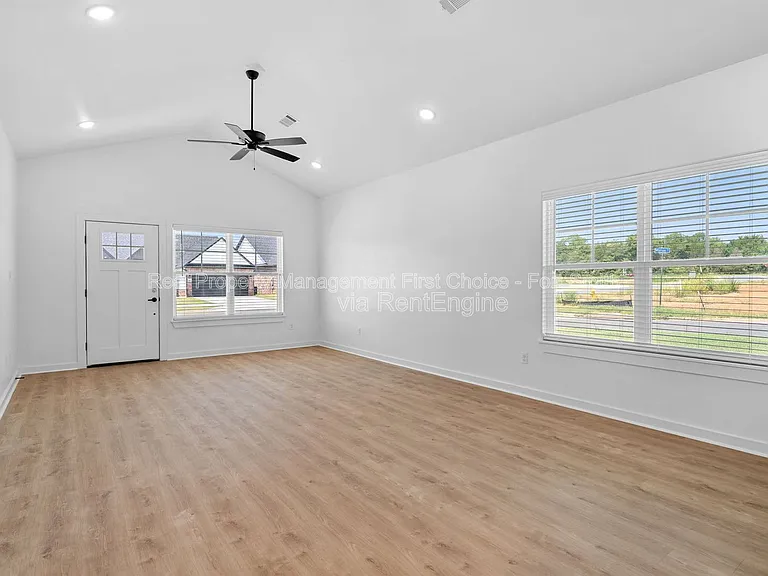 8705 Cantera Dr #B — Photo 3