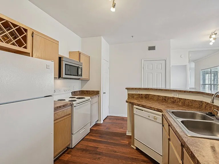 Wesley St. James Apartments at Sandy Springs — Photo 26