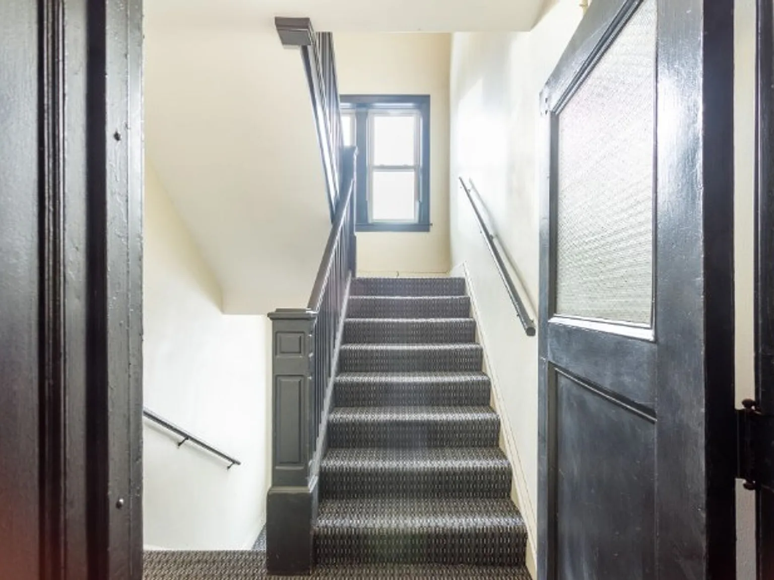 The Oakwood Manor Apartments — Photo 2