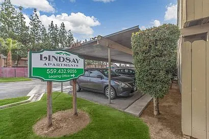 Lindsay Apartments — Photo 2