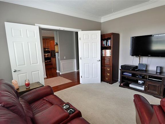 4th image of 38340 Revere Dr