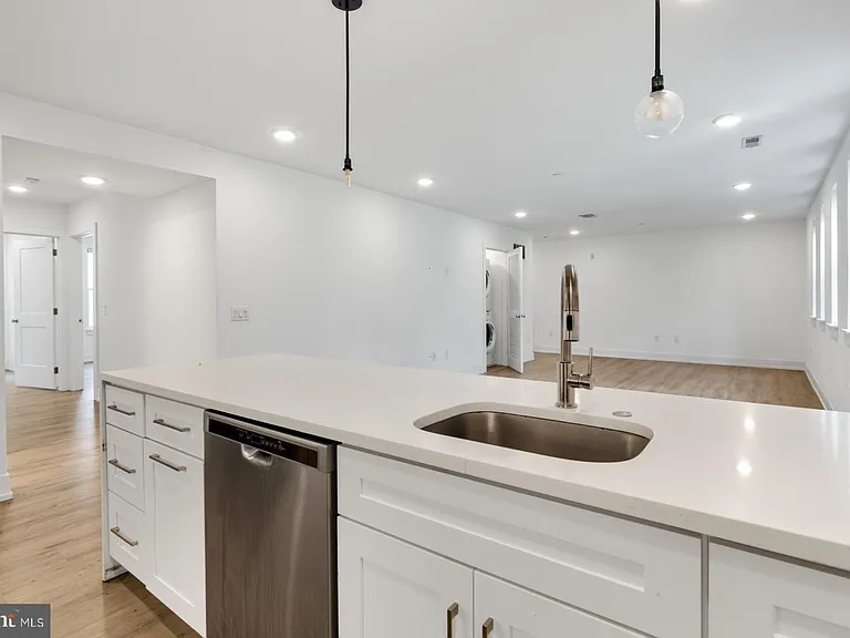 1335 N Marston St #402 — Photo 12