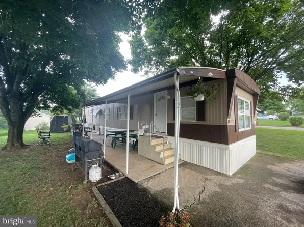 107 Gateshead Dr, Stewartstown, PA 17363