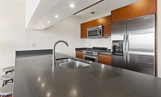 Rented by Zar LLC | media 21