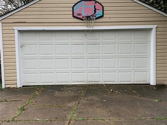 3rd image of 131 Lockwood Ave