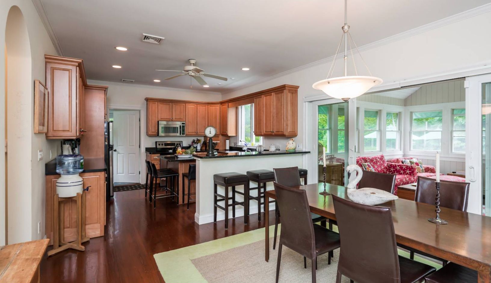  Open kitchen and dining floor plan