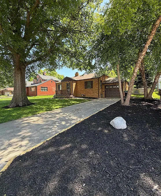 4 bed, 1988 sqft, $2,600 — Photo 2