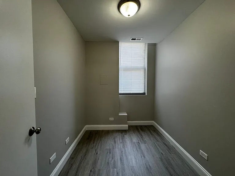 5400-02 N Winthrop Ave — Photo 6