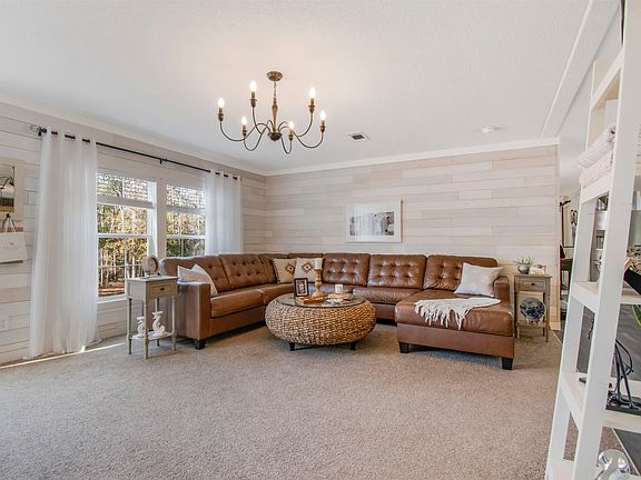 5th image of 569 NE Costmary Way