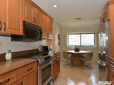 3rd image of 92 Northgate Cir