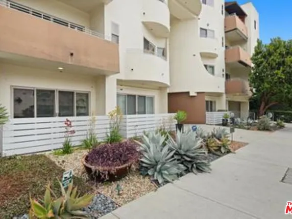 5016 Bakman Ave #202, North Hollywood, CA 91601