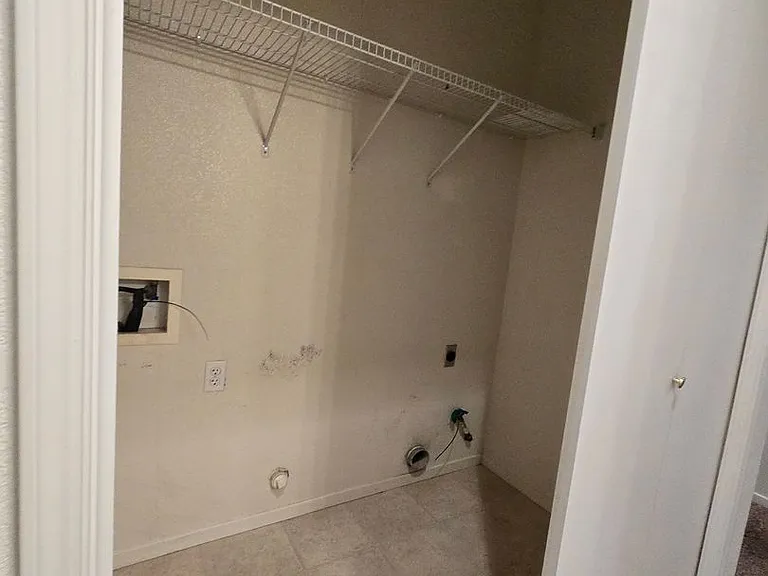 2068 W Merritt St — Photo 3