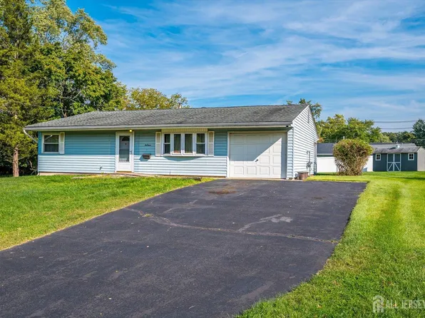 14 Richford Rd, Kendall Park, NJ 08824