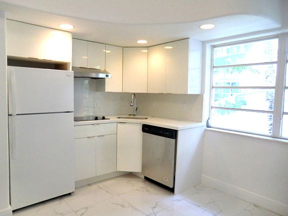 3rd image of 901 Euclid Ave APT 6