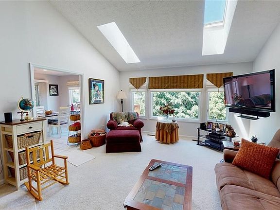 5th image of 175 Copperfield Dr