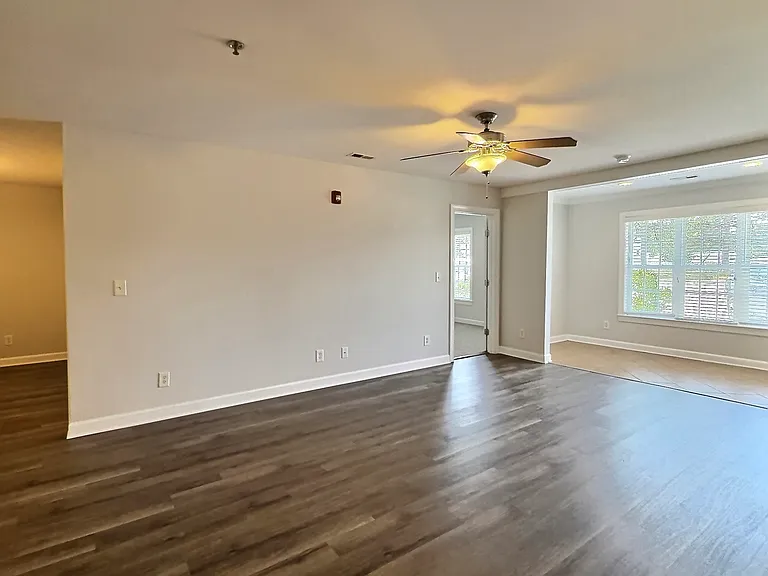 144 N Hines St — Photo 34