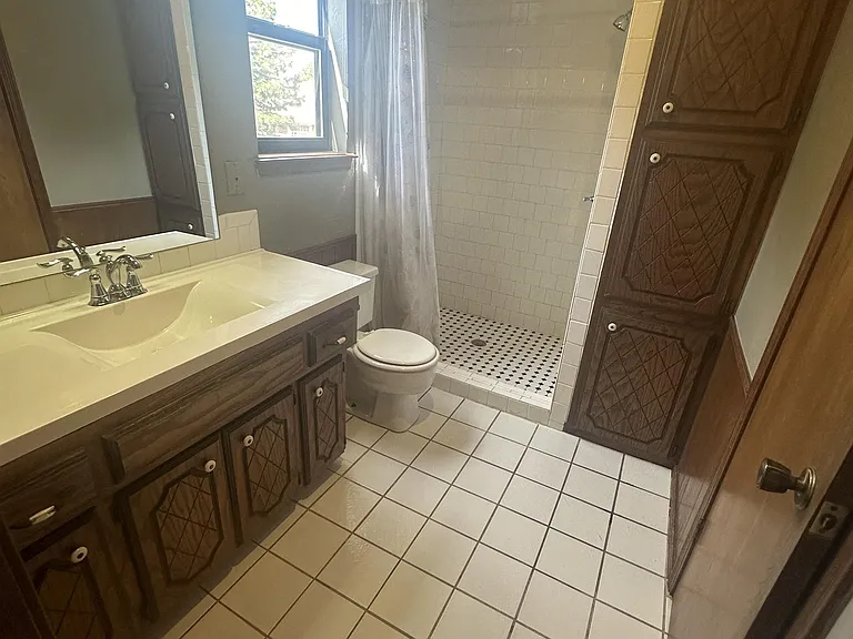 3612 N Drexel Blvd — Photo 34