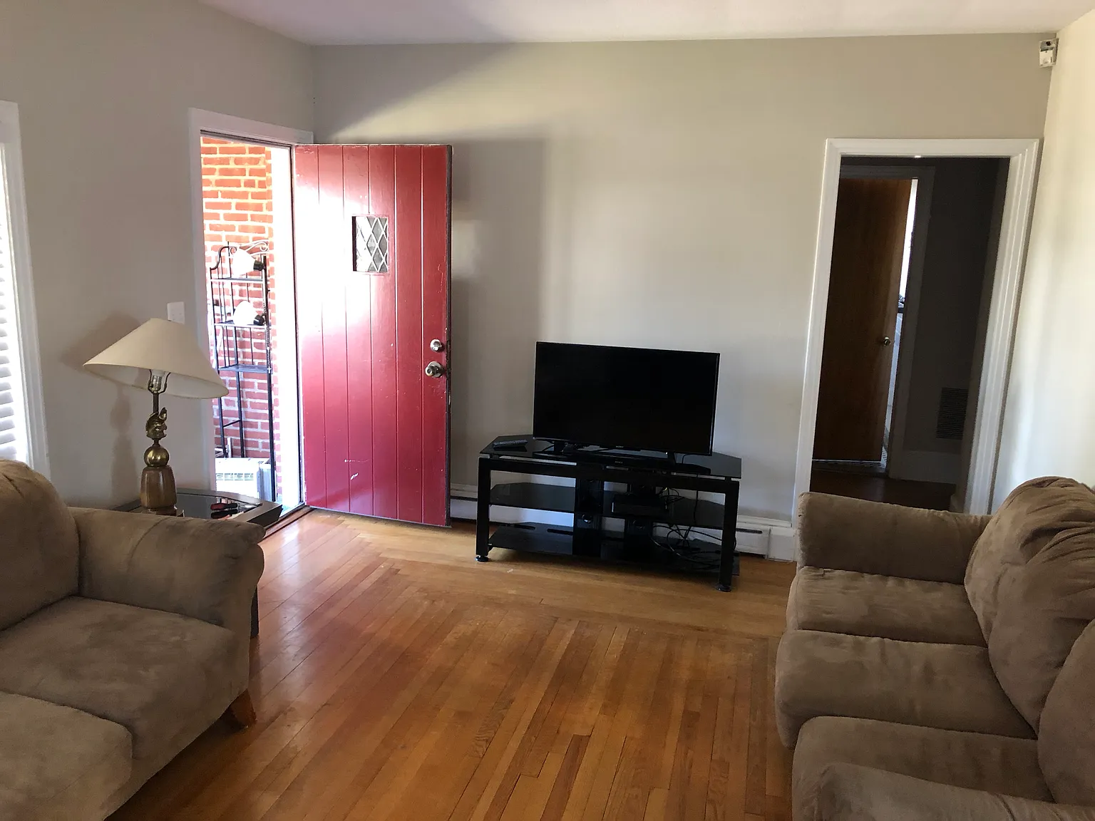 5 bed, 1750 sqft, $4,500 — Photo 3