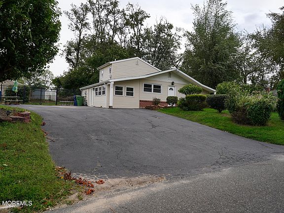 5th image of 608 Wayside Road