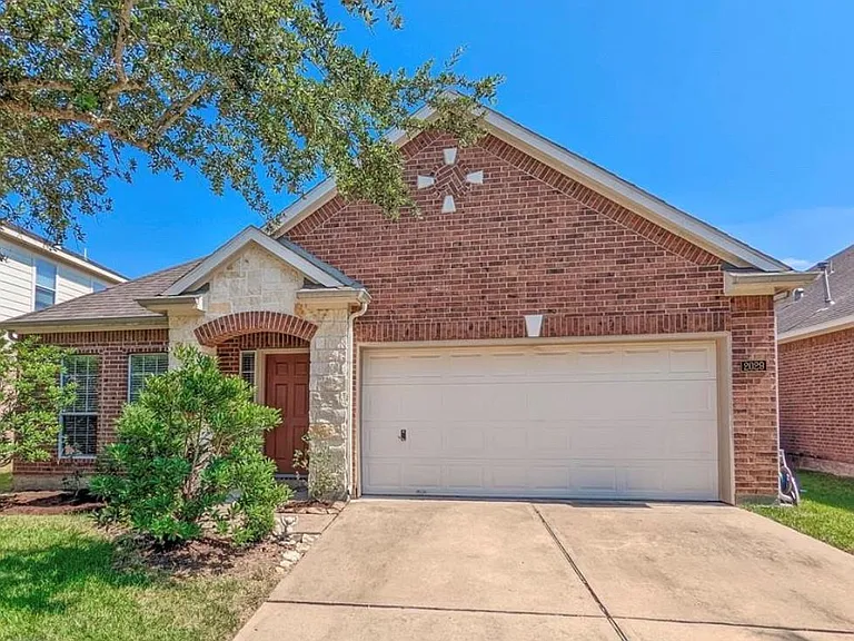 2029 Creek Run Dr — Photo 1