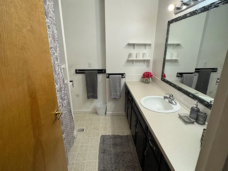 225 Kashmir Ct SE — Photo 22