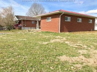 401 Gibbs St, Ravenswood, WV 26164