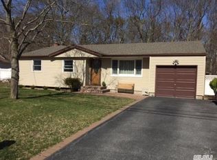 25 Walter Dr, Nesconset, NY 11767