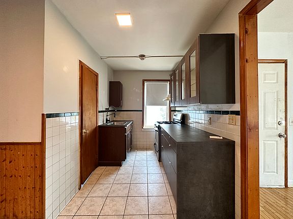 3rd image of 166 Wood St #B