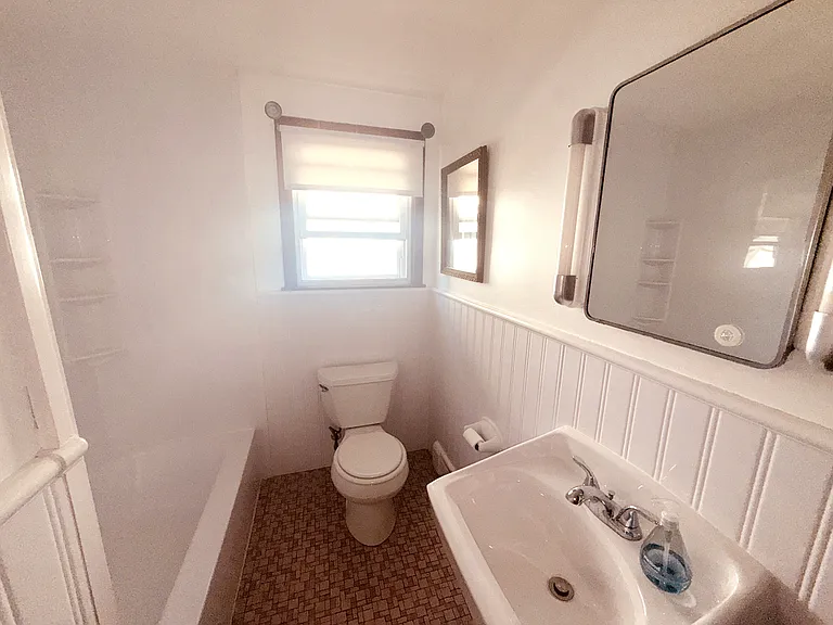 25 1/2 Thurston Ave #B — Photo 9