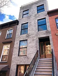 152 Huntington Street in Carroll Gardens