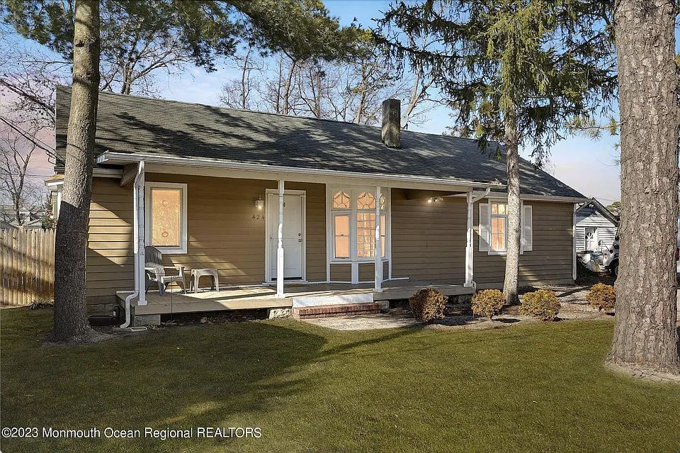 1st image of 424 Seaman Ave