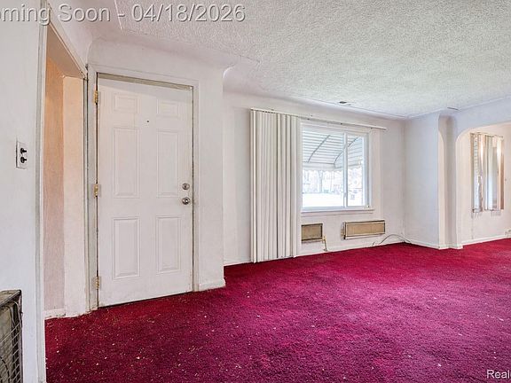 3rd image of 35740 Beverly Rd