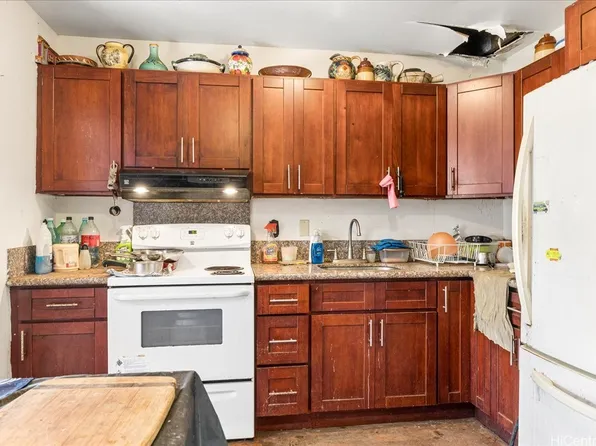 41-569 Inoaole St, Waimanalo, HI 96795