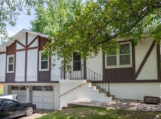 1407 SE 15th Pl, Oak Grove, MO 64075