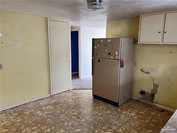 5th image of 902 S 8th Ave