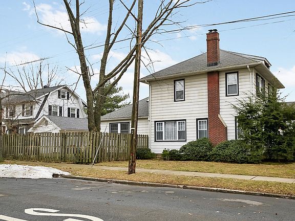 3rd image of 33 Westcott Blvd