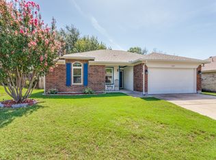 7121 Woodhinge Dr, Benbrook, TX 76126