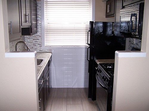 3rd image of 6328 Sutherland Ave