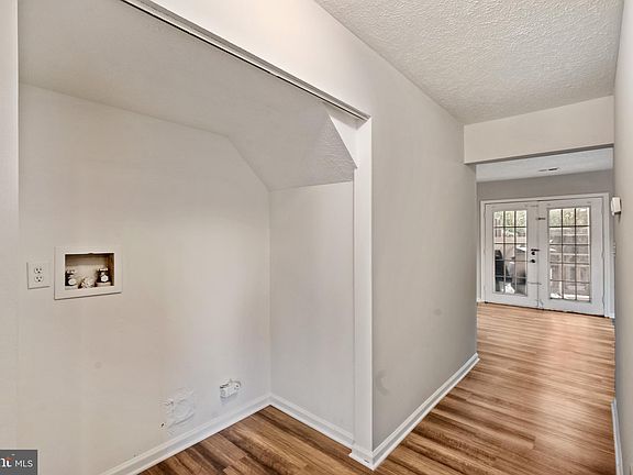 4th image of 1689 Skiffes Blvd