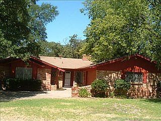 3rd image of 529 Oak Park Dr