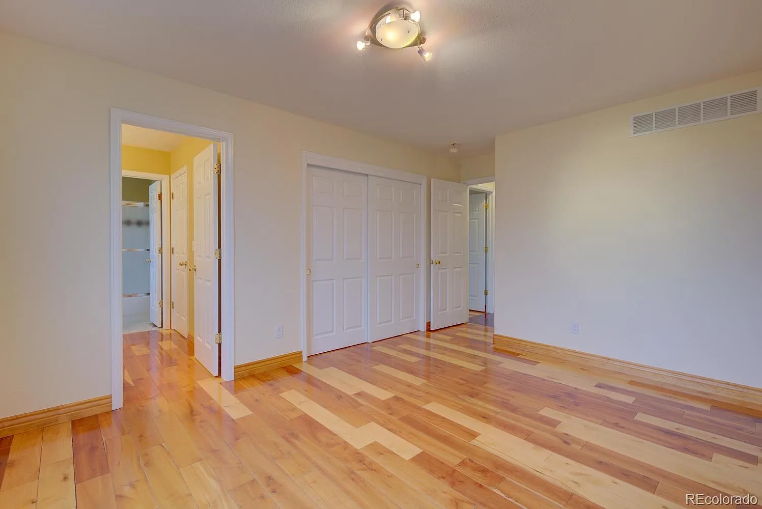 5 bed, 4806 sqft, $3,998 — Photo 4